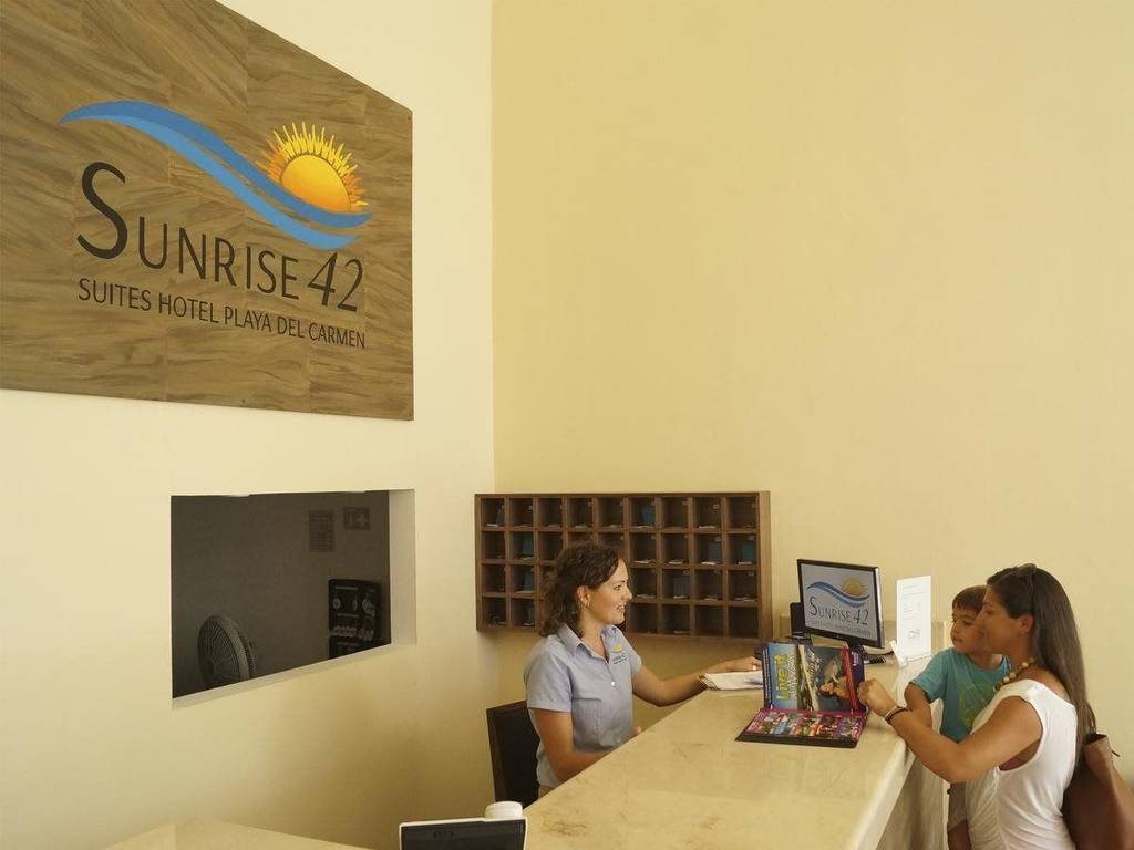 Sunrise 42 Suites Hotel Playa del Carmen Exteriör bild