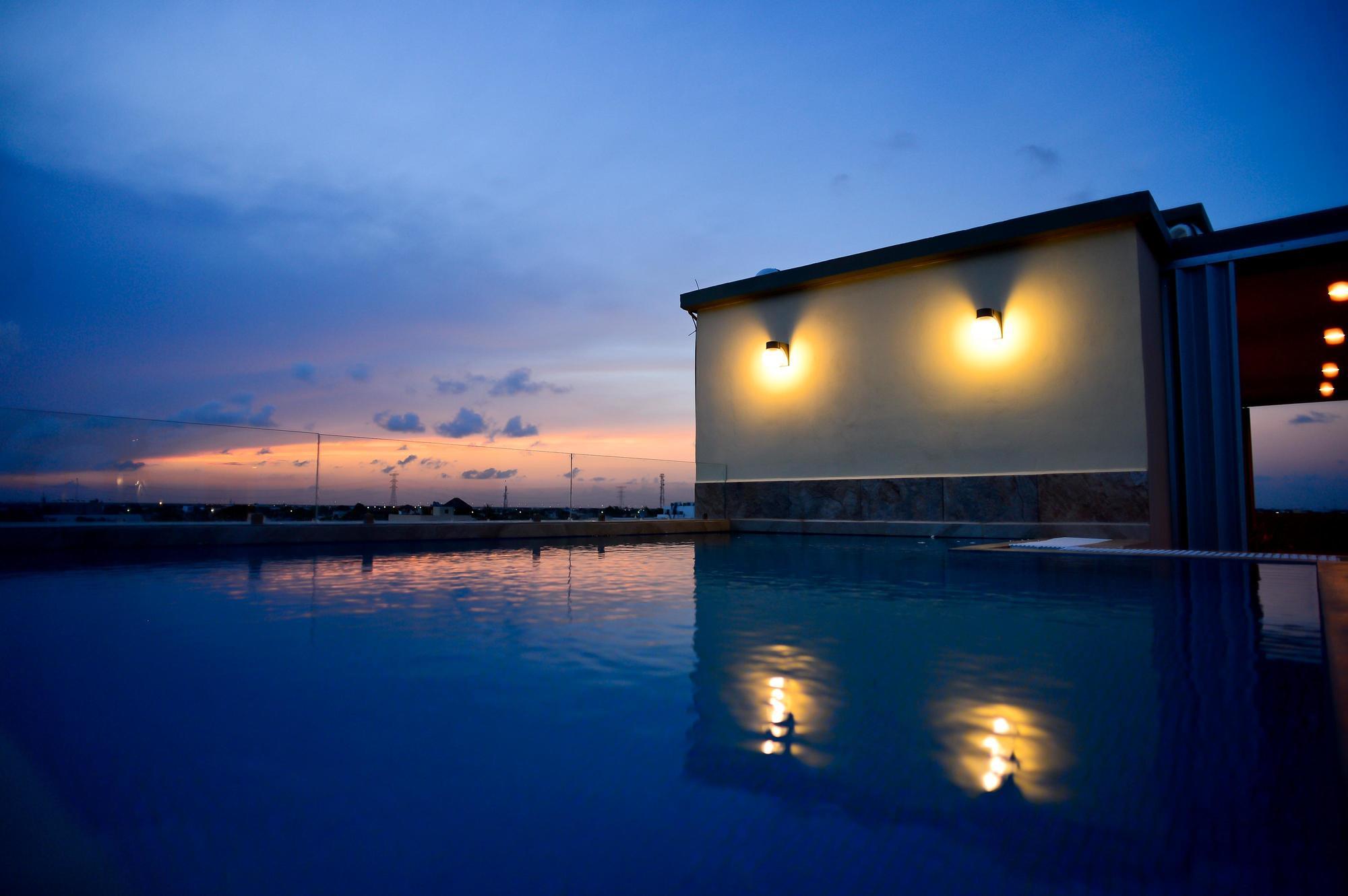 Sunrise 42 Suites Hotel Playa del Carmen Exteriör bild
