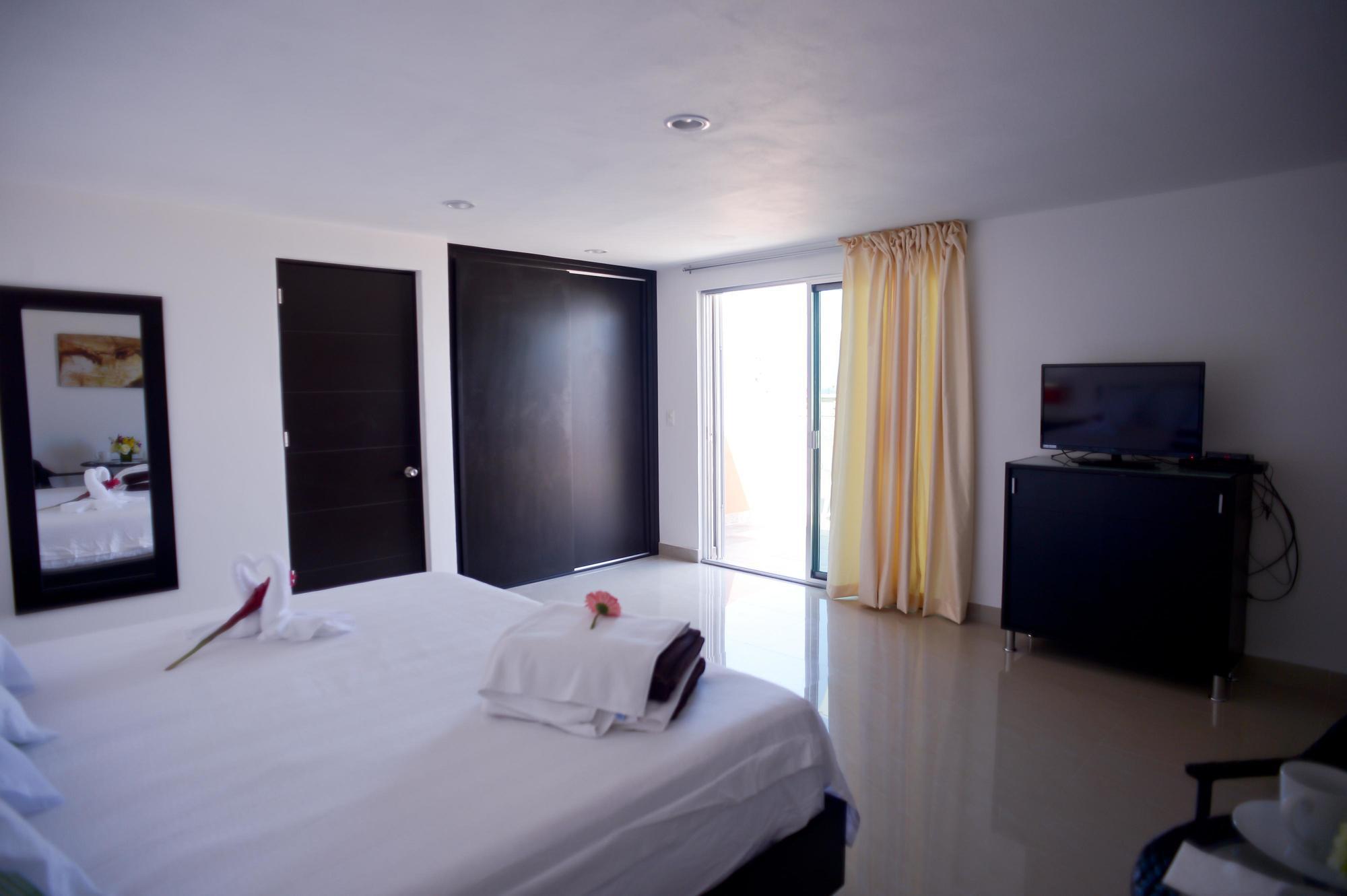 Sunrise 42 Suites Hotel Playa del Carmen Exteriör bild